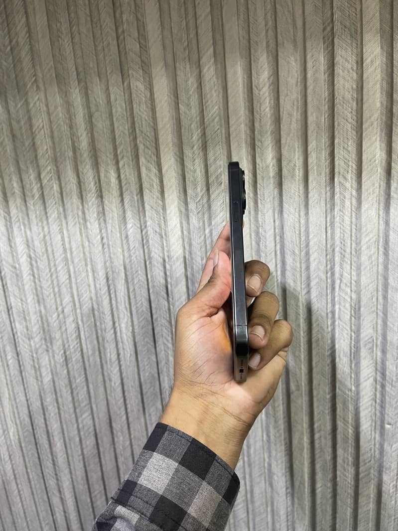 Apple iPhone 15 Pro Max 1