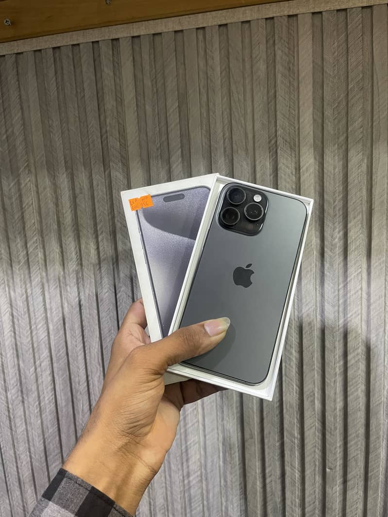 Apple iPhone 15 Pro Max 4