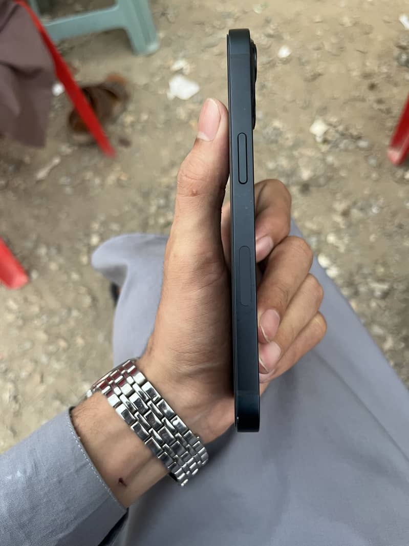 Apple iPhone 13 4
