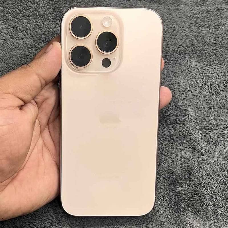 Apple iPhone 16 Pro Max 0