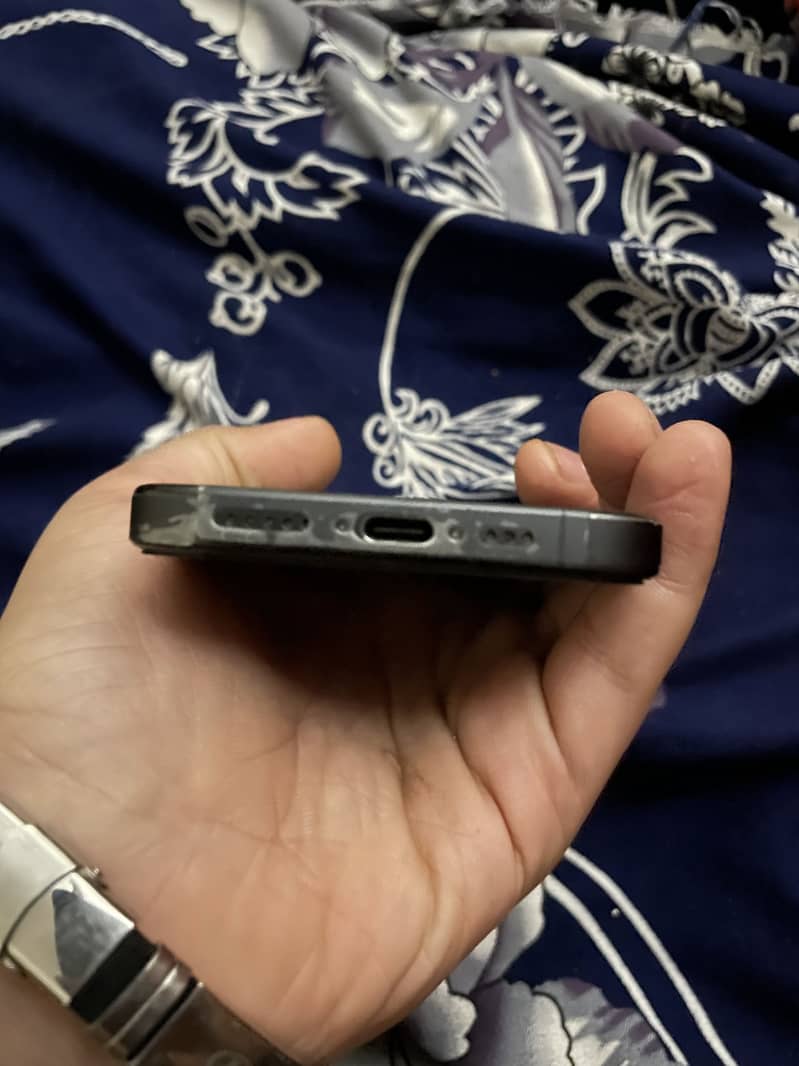 Apple iPhone 15 Pro 3