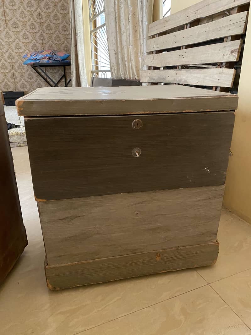 Bed set with dressing table and side tables 4