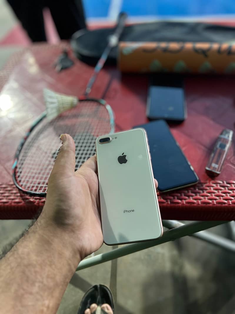 Apple iPhone 8 Plus 0