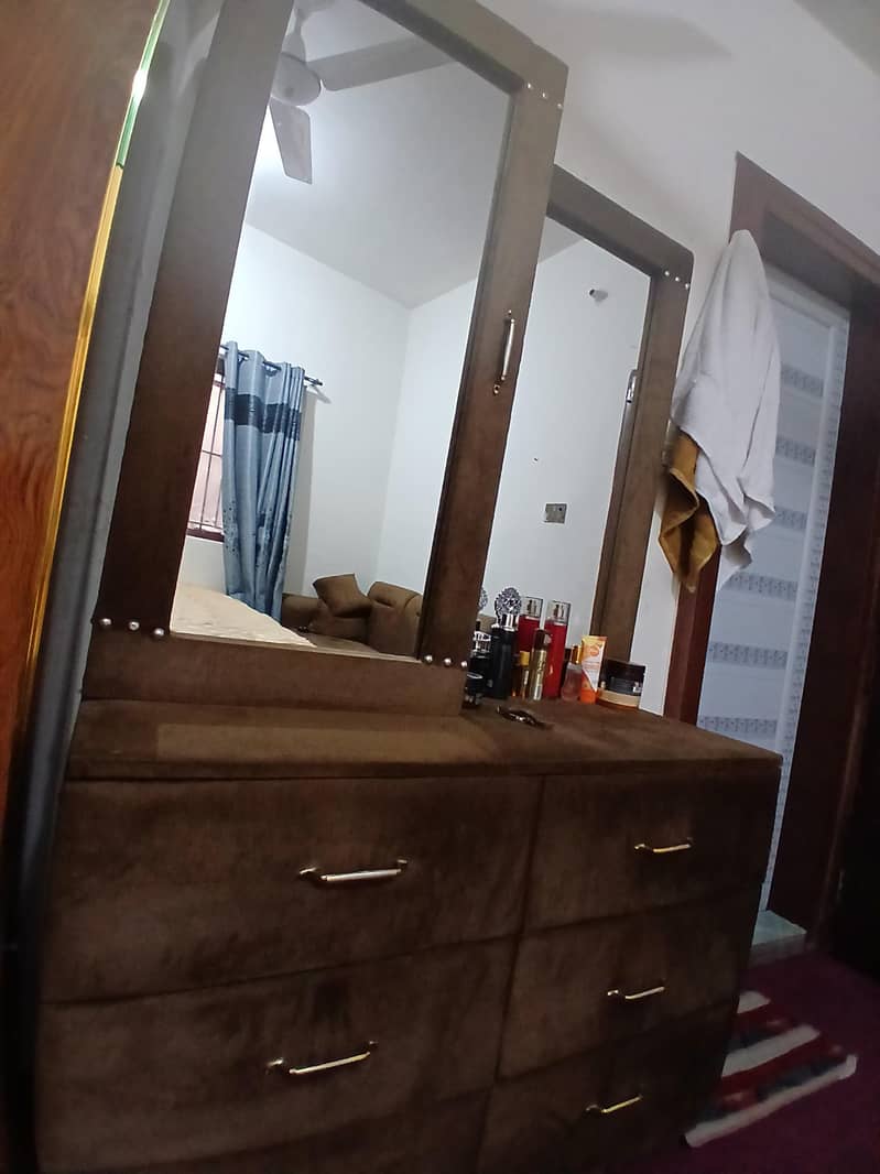 bed + dressing table 2