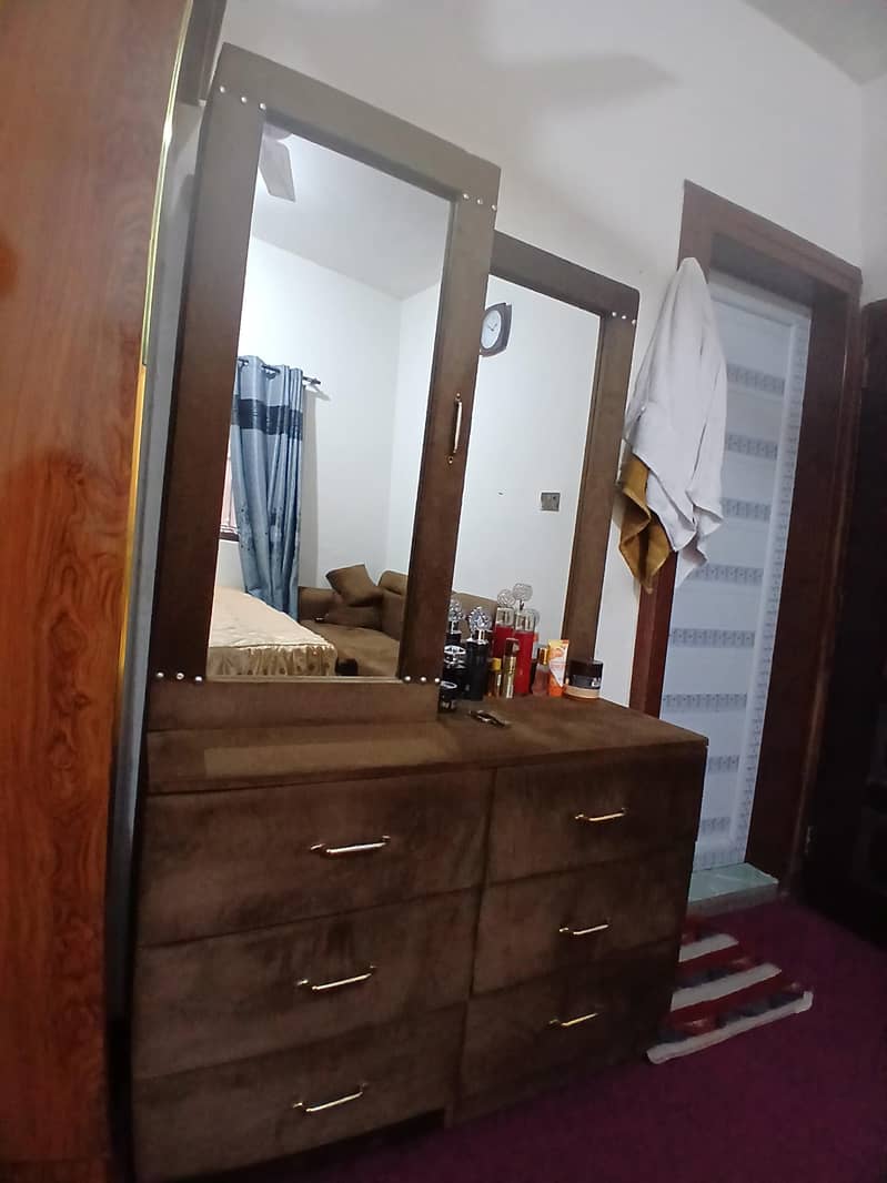 bed + dressing table 3