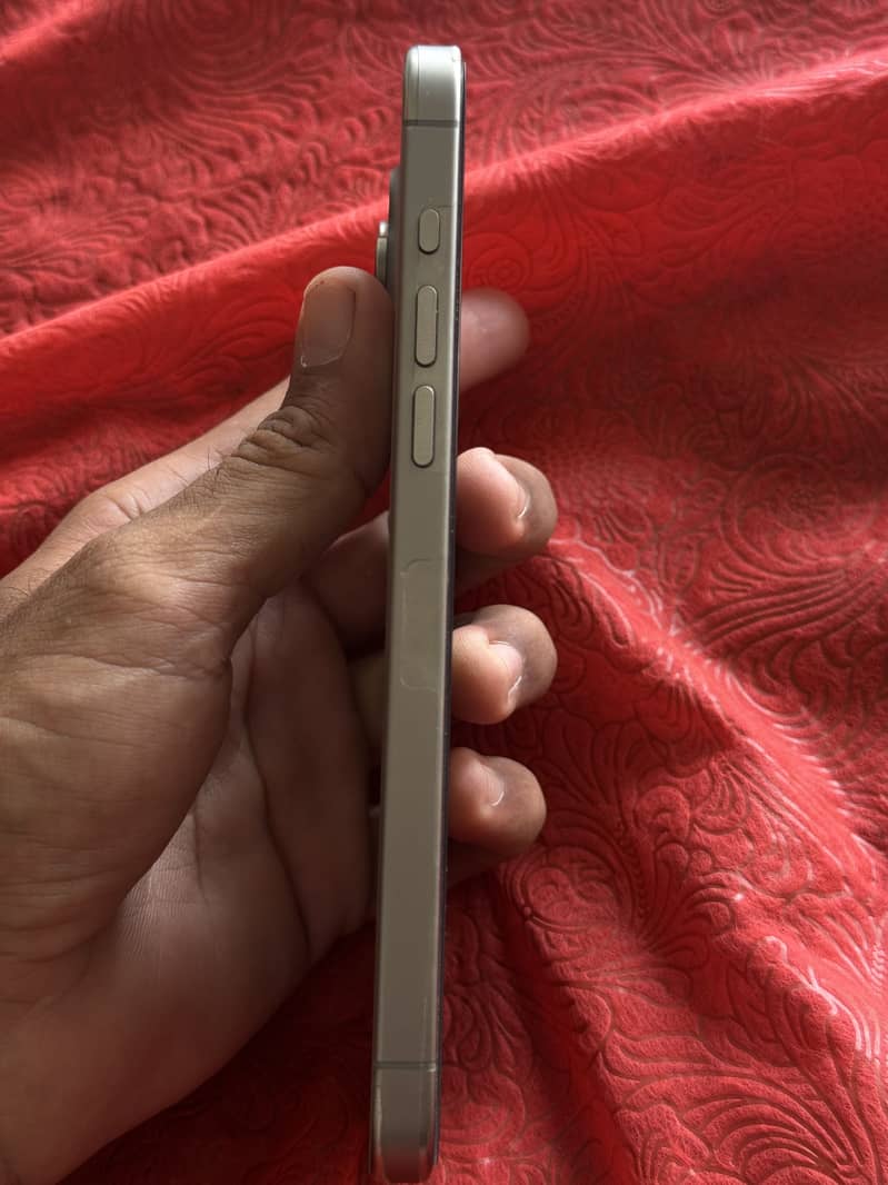 Apple iPhone 15 Pro Max 2
