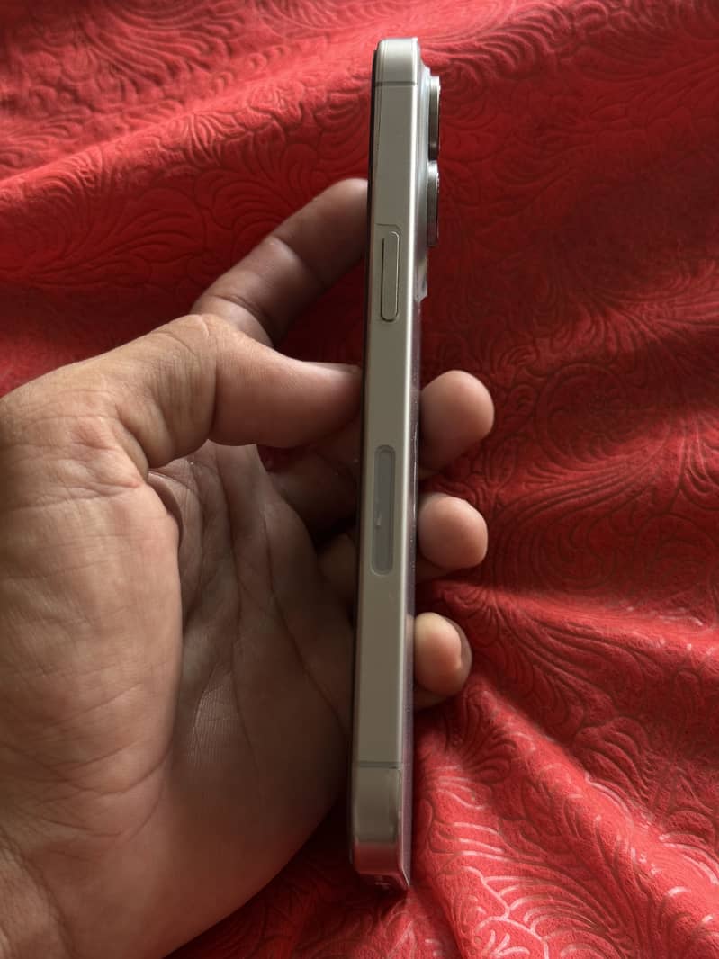 Apple iPhone 15 Pro Max 3