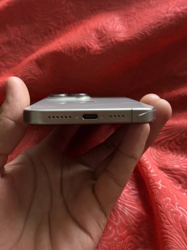 Apple iPhone 15 Pro Max 4