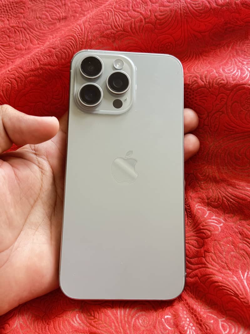 Apple iPhone 15 Pro Max 5