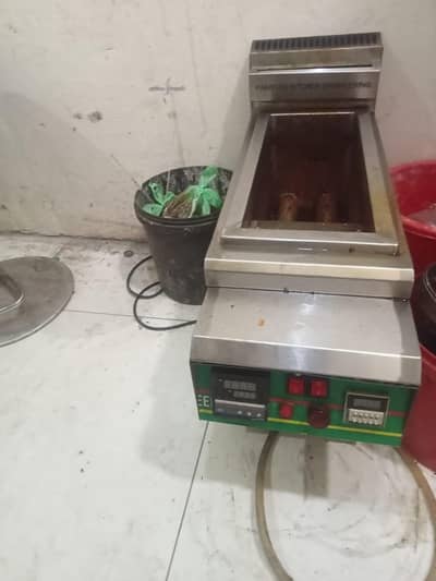 gas frayar good condition 1 month used only 03.25. 408.61. 93