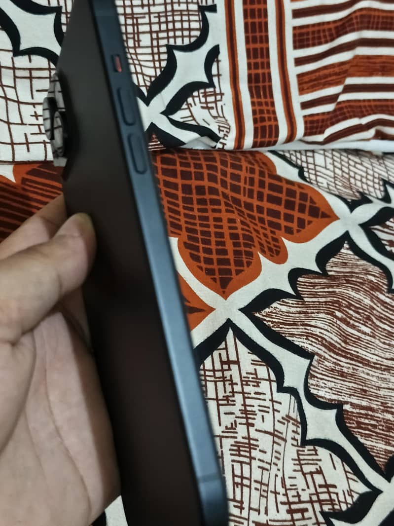 Apple iPhone 15 plus 4