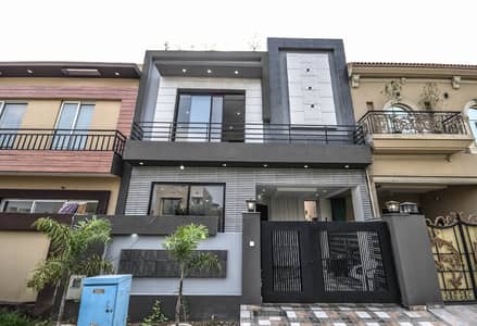 5 MARLA OWNER BUILD ELEGANT AND FULLY MAINTAINED SUPER HOT LOCATED BUNGALOW IS AVAILABLE IN A BLOCK OF DHA LAHORE. DHA 9 Town, DHA Defence, Lahore, Punjab