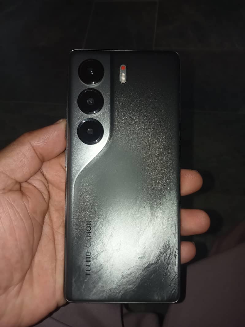 Tecno CAMON 40 1