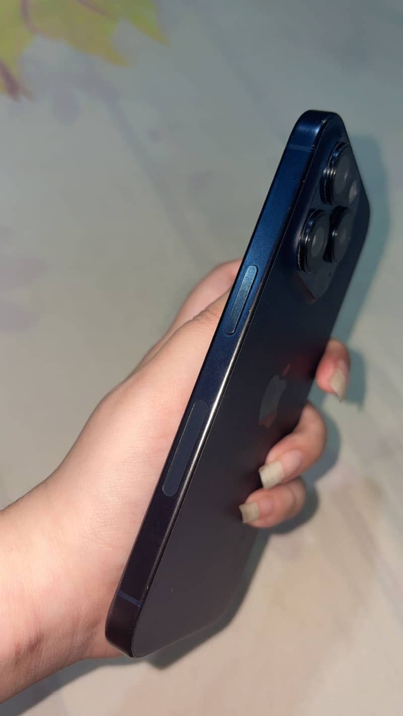 Apple iPhone 15 Pro 2