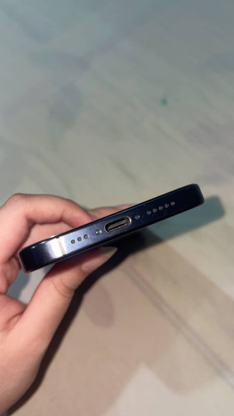 Apple iPhone 15 Pro 4