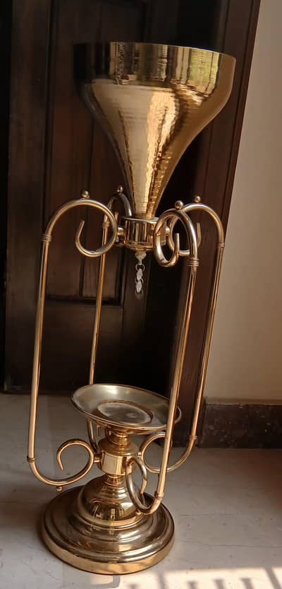 flower vase golden
