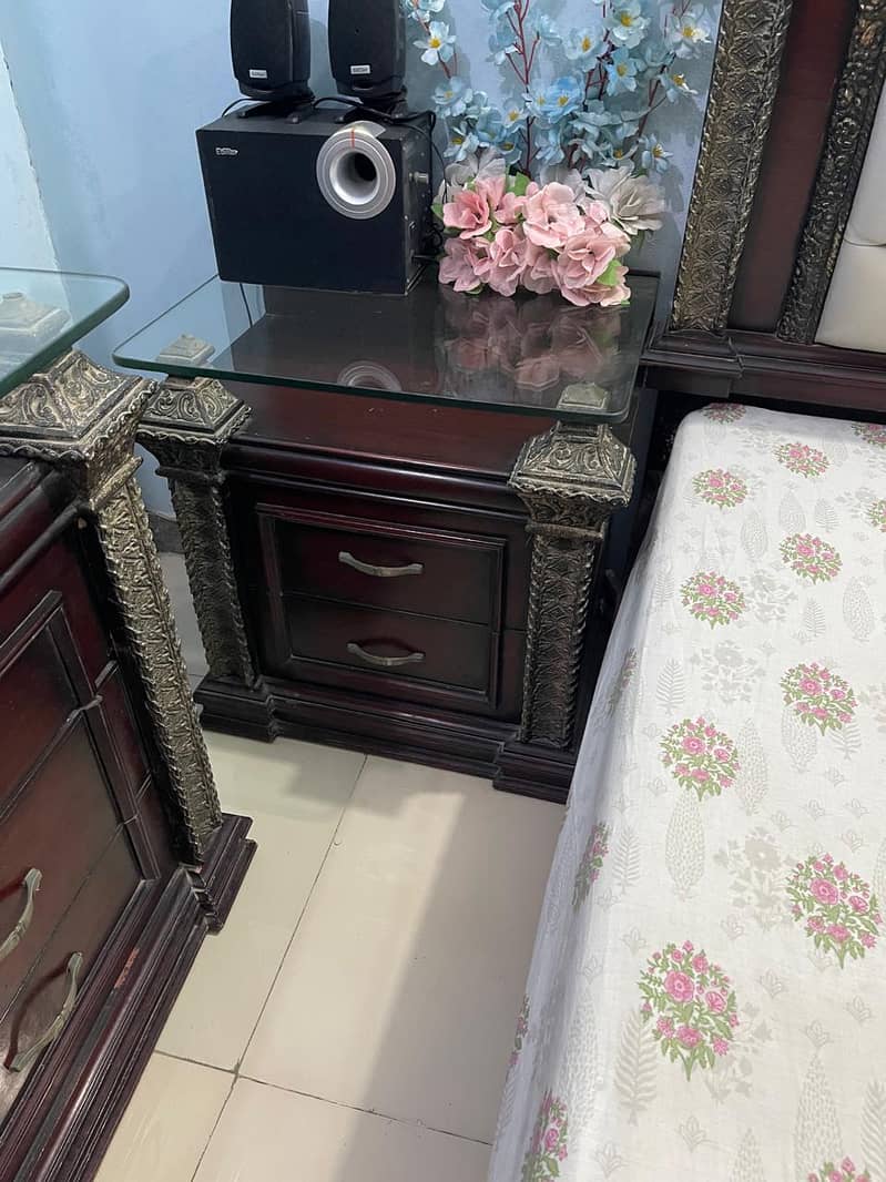 bed set , Almari, Dressing, showcase 3