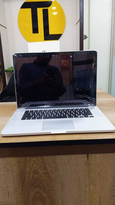 Apple MacBook Pro 15" (2015),Core i7 | 16GB RAM/256GB SSD,Retina disp