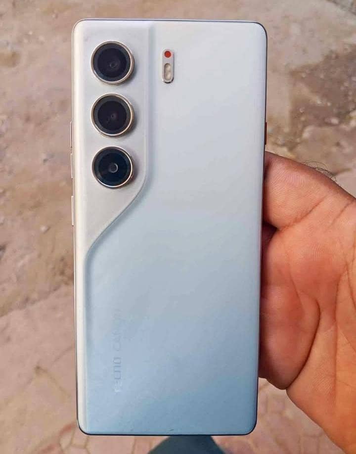 Tecno CAMON 40 Pro 1