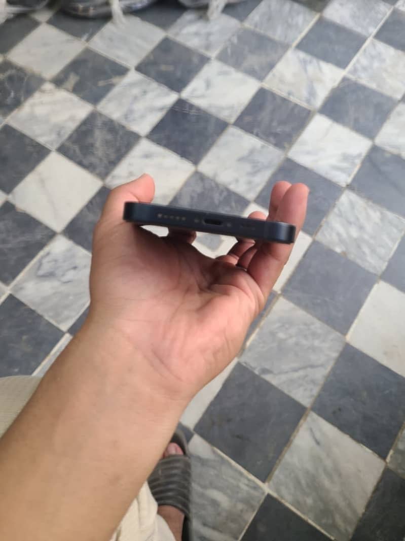 Apple iPhone 13 3