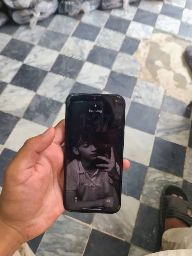 Apple iPhone 13 4