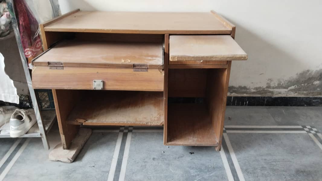 Computer Table for sale 0