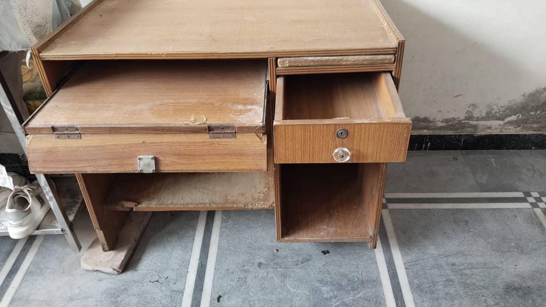 Computer Table for sale 2
