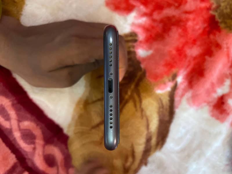 Apple iPhone 11 4
