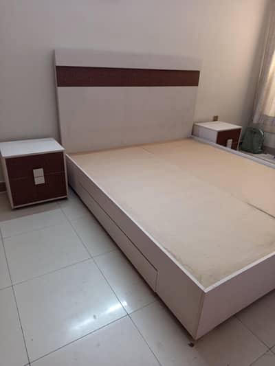 queen size bed with built in drawers