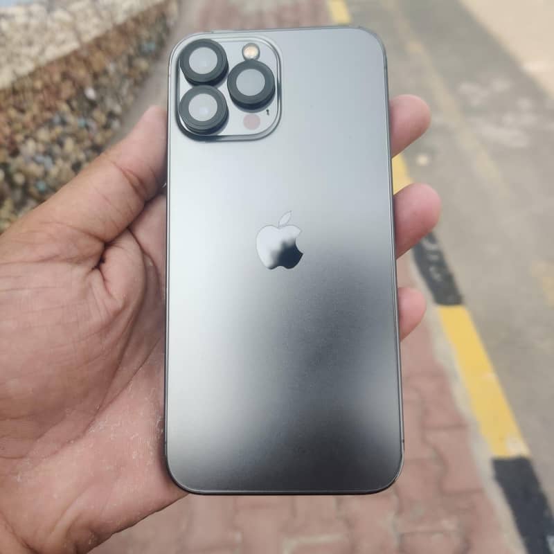 Apple iPhone 13 Pro Max 4