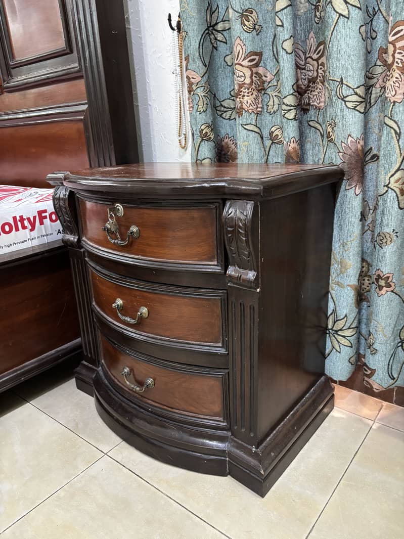Solid Wood King Size Bed Set with Dressing Table, Stool & Side Tables 2