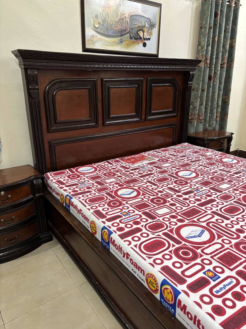 Solid Wood King Size Bed Set with Dressing Table, Stool & Side Tables 4