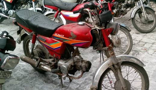 Honda 70 2011 model 03716568947