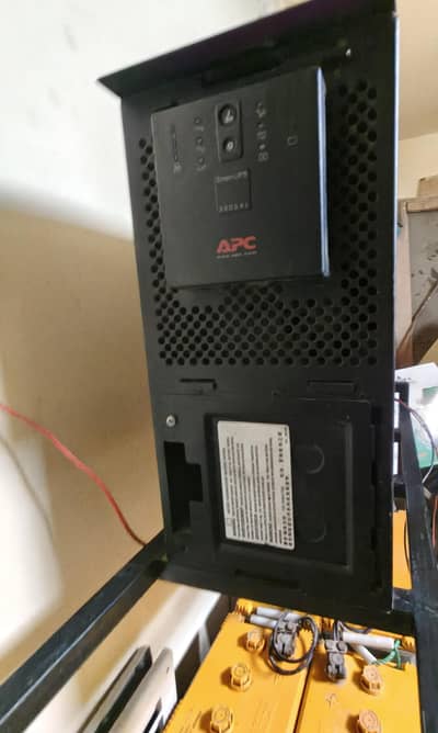 UPS WITH 4 BATTERIES EXCELLENT CONDITION.
