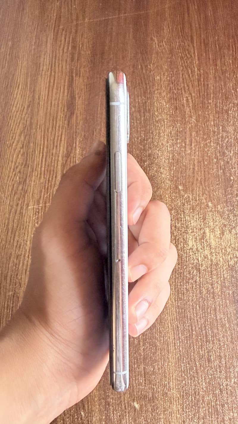 Apple iPhone X 4