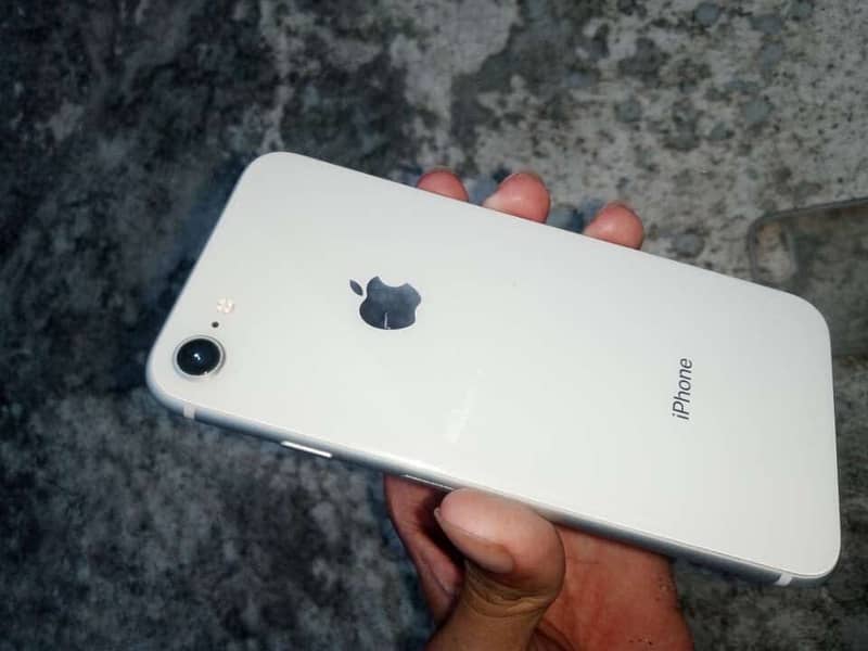 Apple iPhone 8 4
