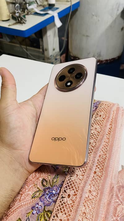 OPPO Reno12 F