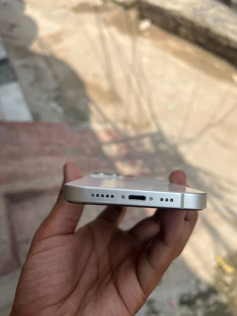 Apple iPhone 13 2