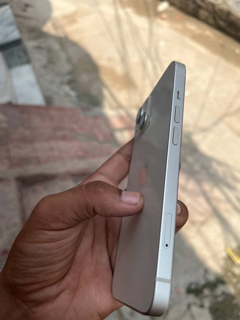Apple iPhone 13 4