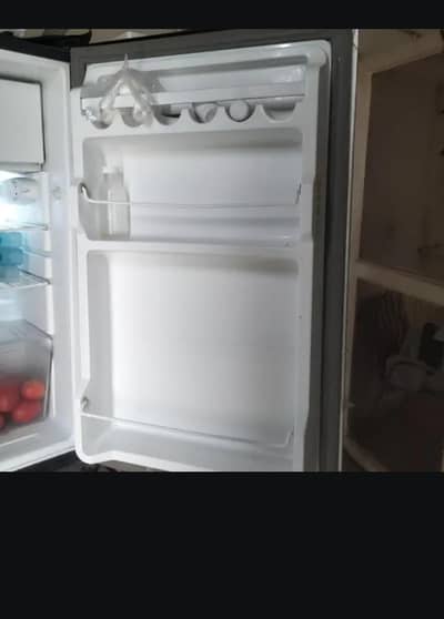 Dawlance refrigerator Medium size