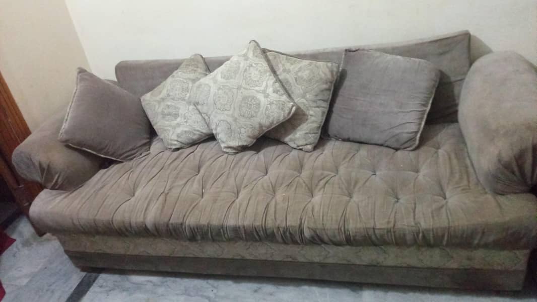 selling sofa set 1