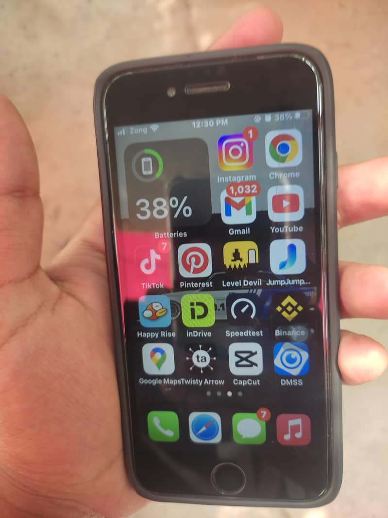 Apple iPhone 7 2