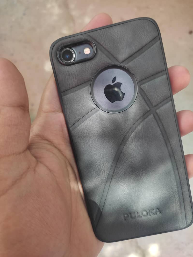 Apple iPhone 7 3