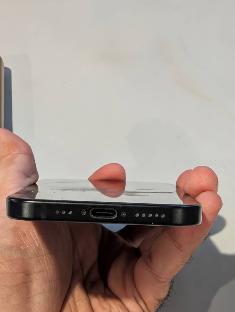 Apple iPhone 15 4