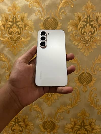 Infinix Hot 60 pro with box charger available