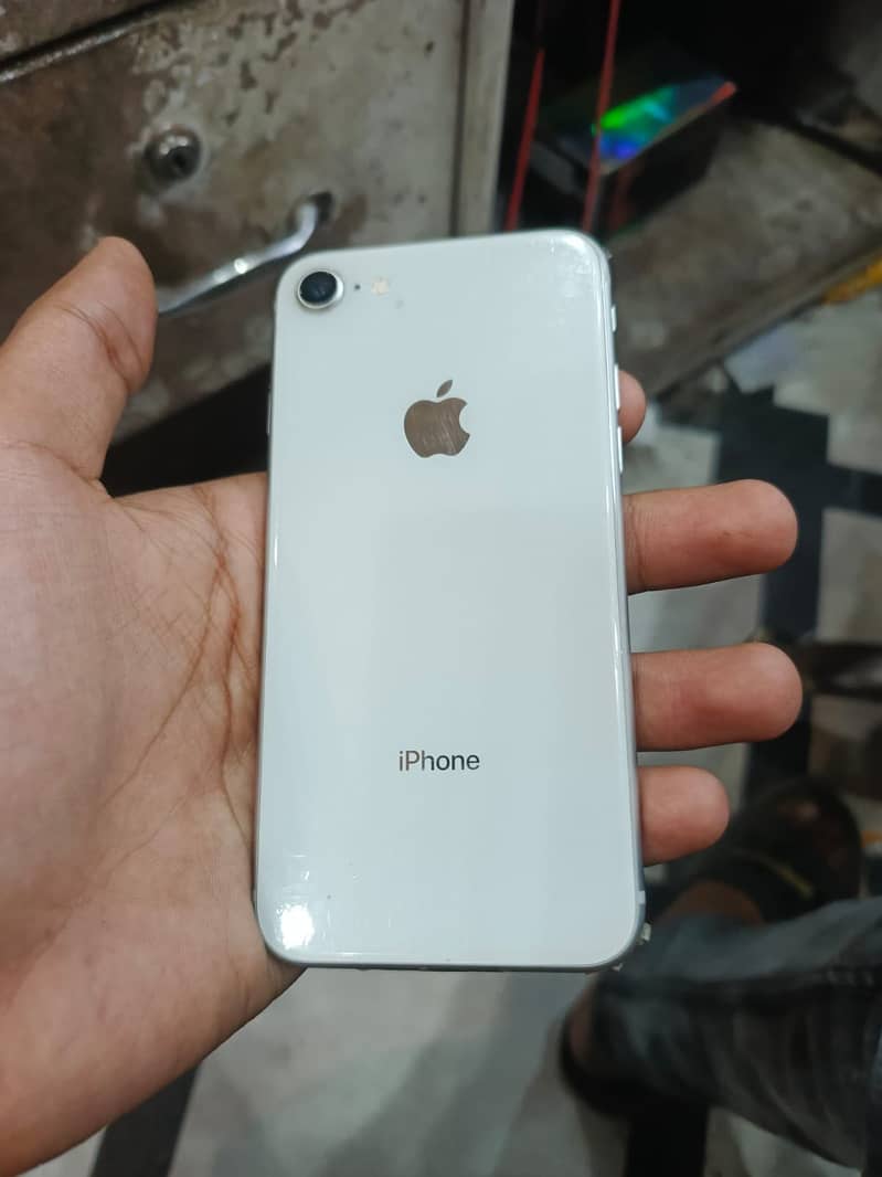 Apple iPhone 8 1