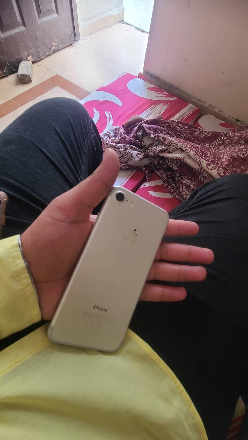 Apple iPhone 7 1