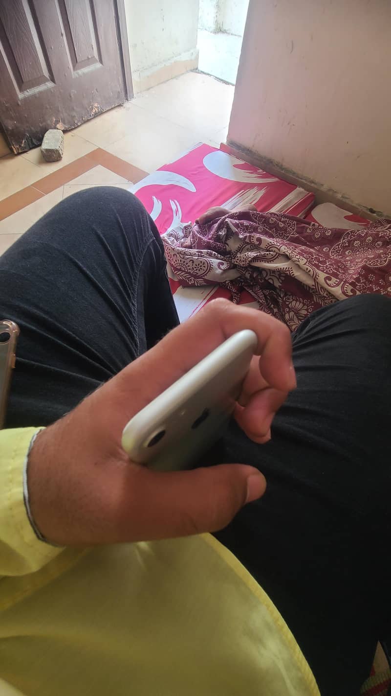 Apple iPhone 7 2