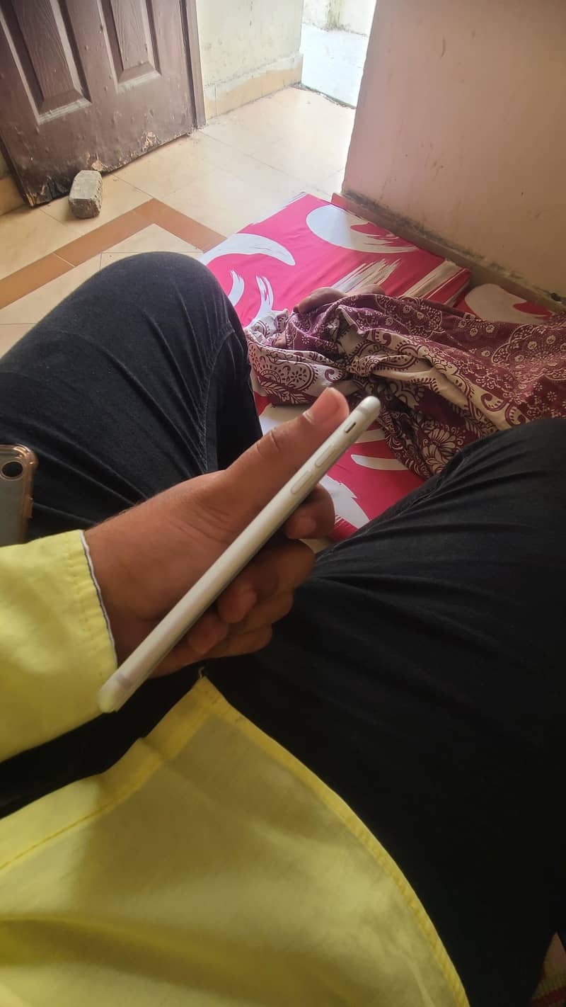 Apple iPhone 7 4