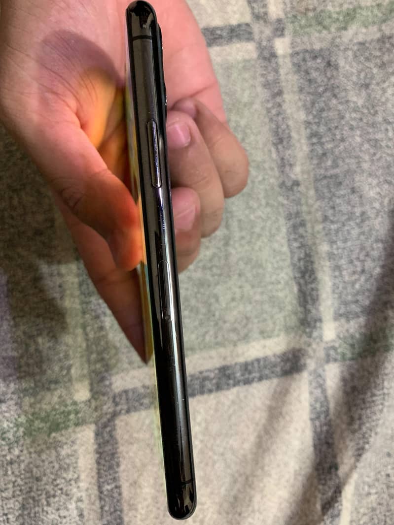 Apple iPhone 11 Pro 2